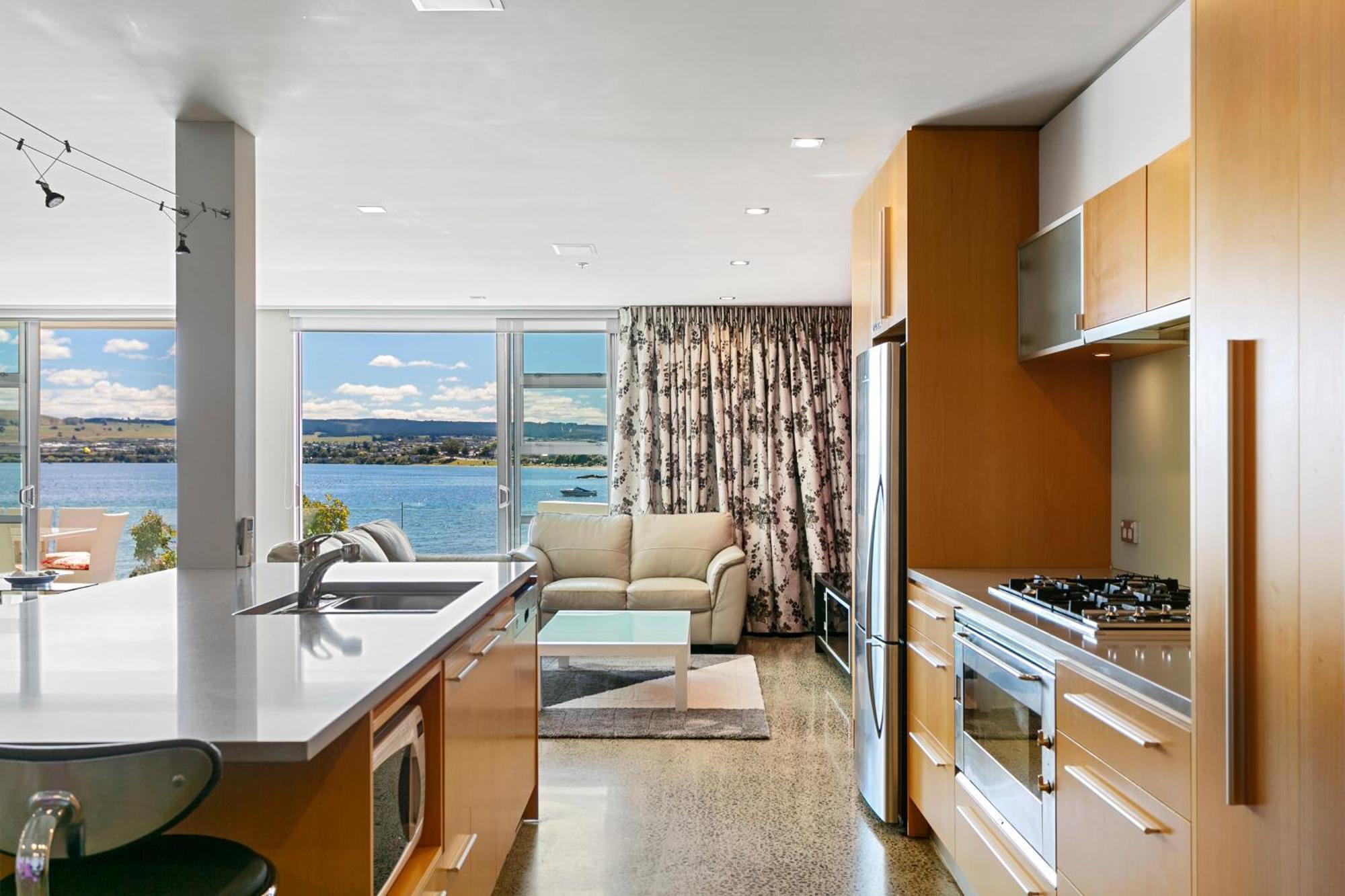 Waimahana Apartments Таупо Экстерьер фото